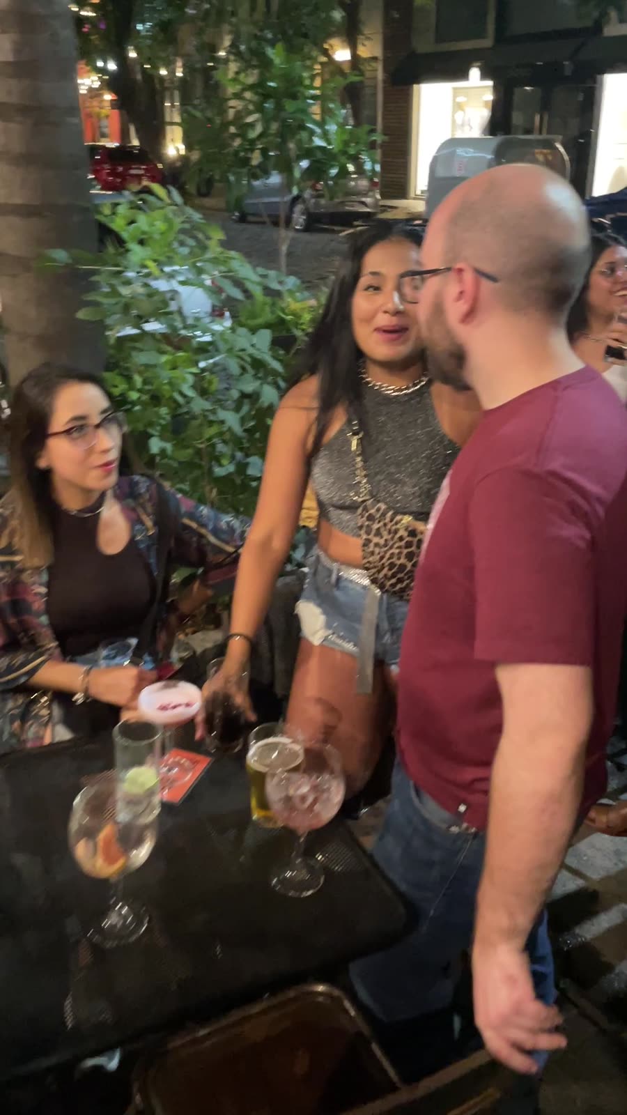 Guests chatting at a past night in Buenos Aires